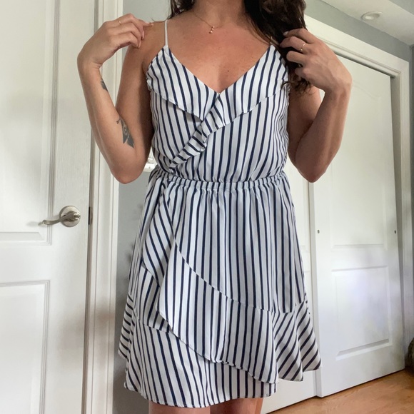 Guess Dress Blue White Striped Ruffle Summer Spring Dress - Picture 2 of 5